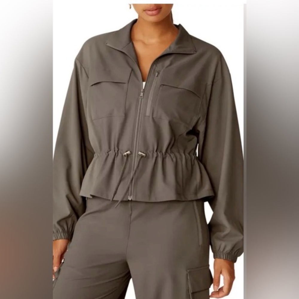 NWOT Beyond Yoga Women's City Chic Jacket with Pockets In Dune Taupe (21.5PTP)